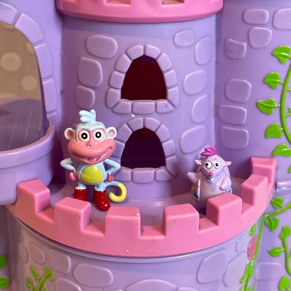 Dora the Explorer Let’s Go! 🏰Adventure Castle - Picture 7 of 15